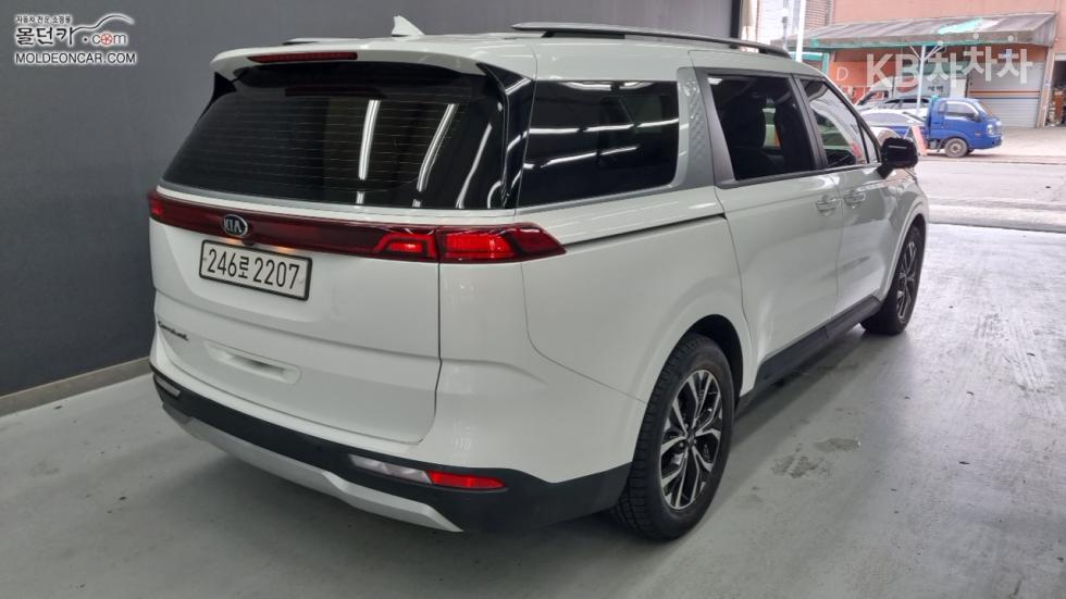 Kia Carnival — miniaturë 2