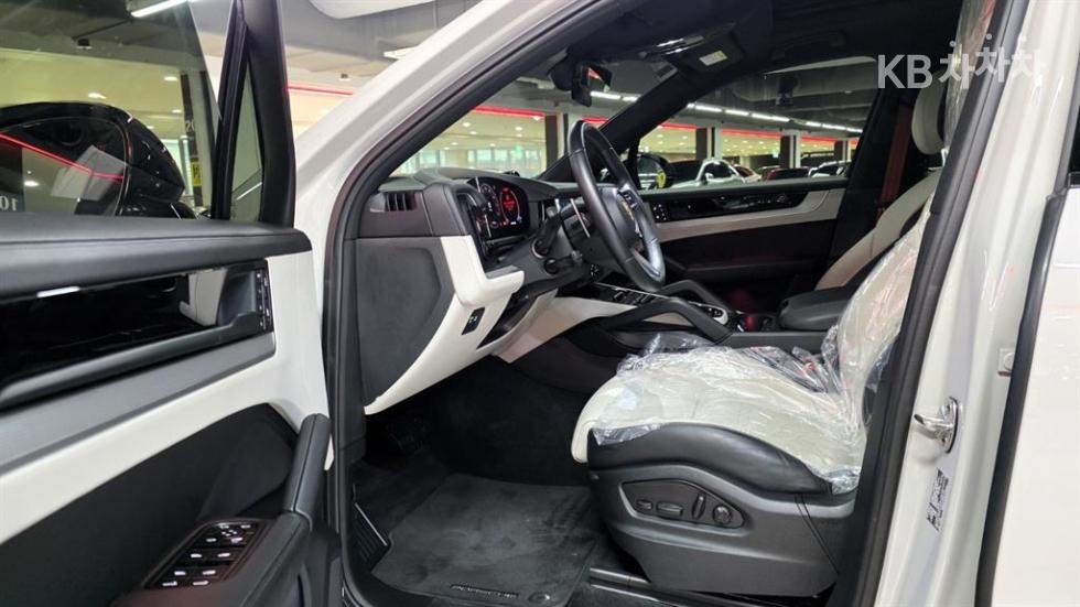 Porsche Cayenne — miniaturë 12