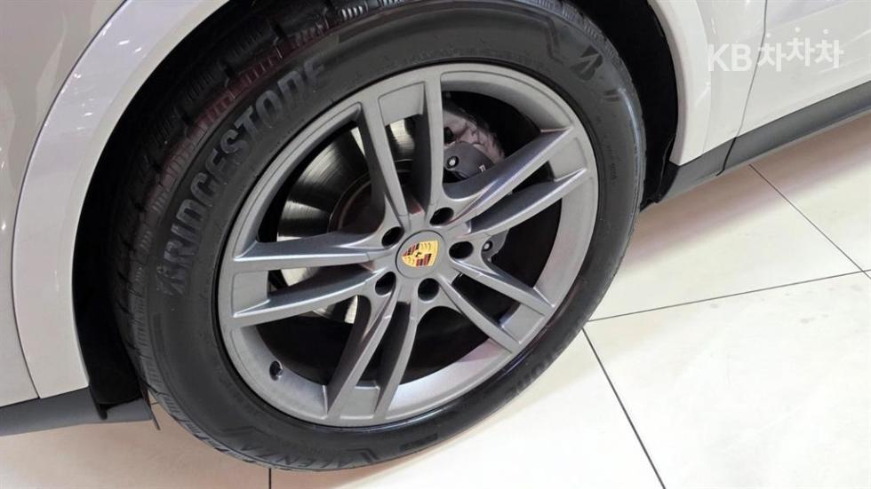 Porsche Cayenne — miniaturë 16