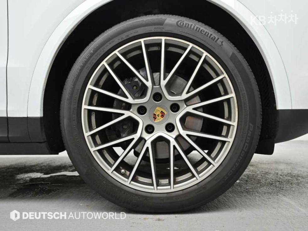 2023 Porsche (9Y0) photo