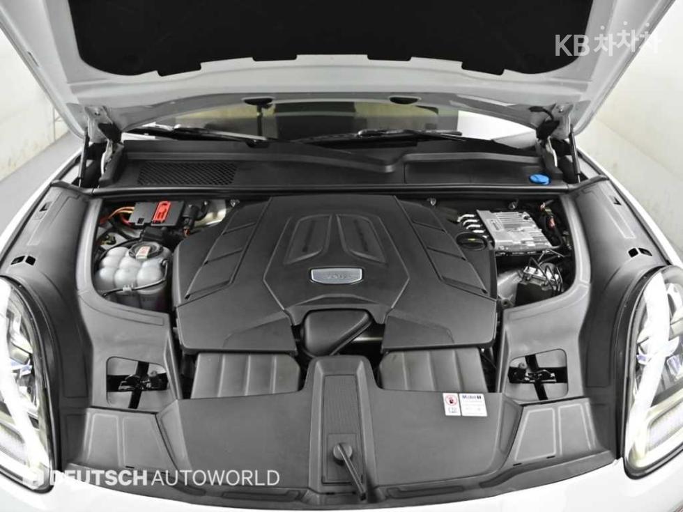 2023 Porsche (9Y0) photo