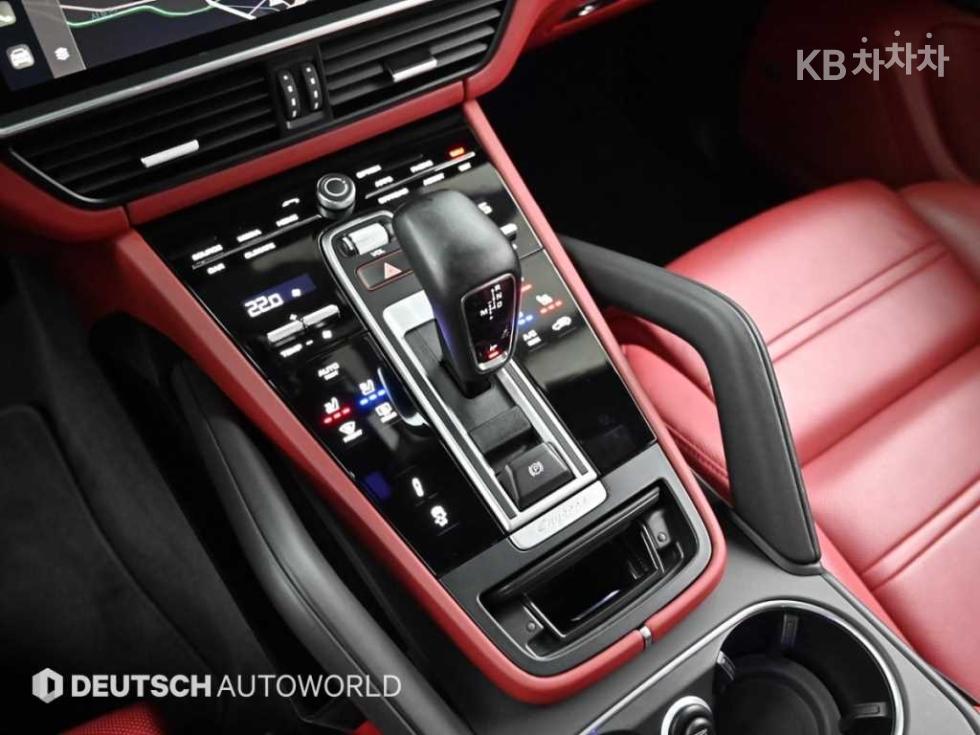 2023 Porsche (9Y0) photo