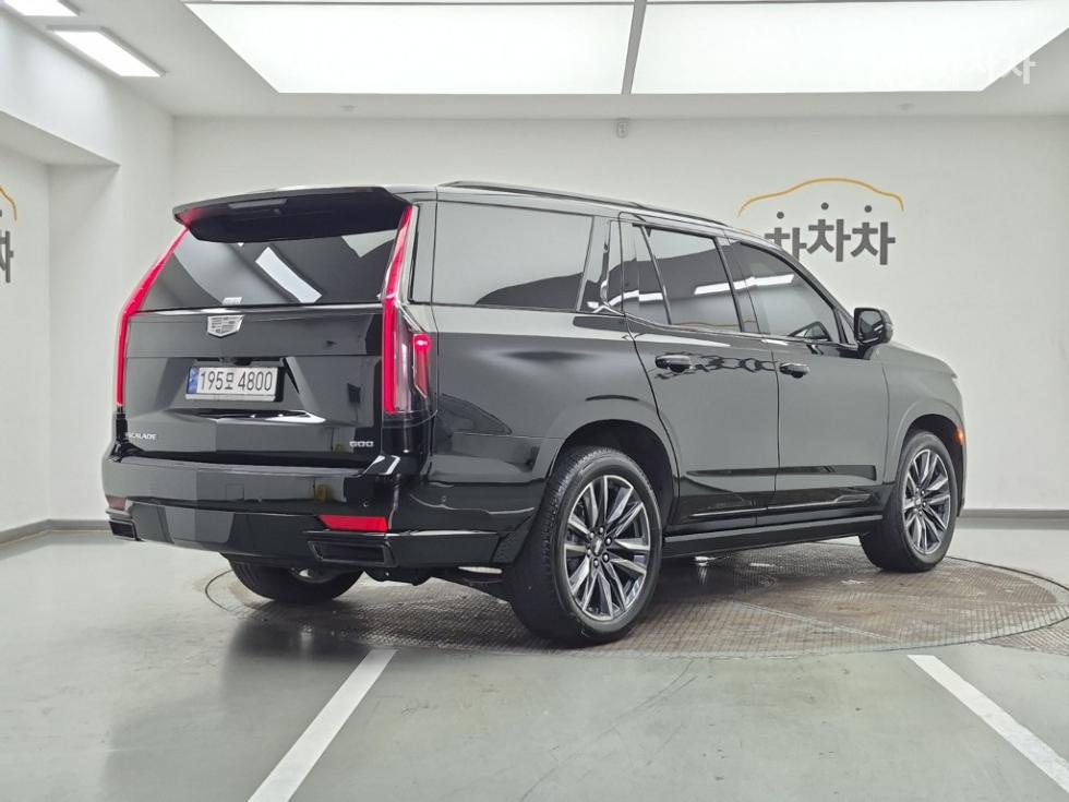 Cadillac Escalade — miniaturë 4