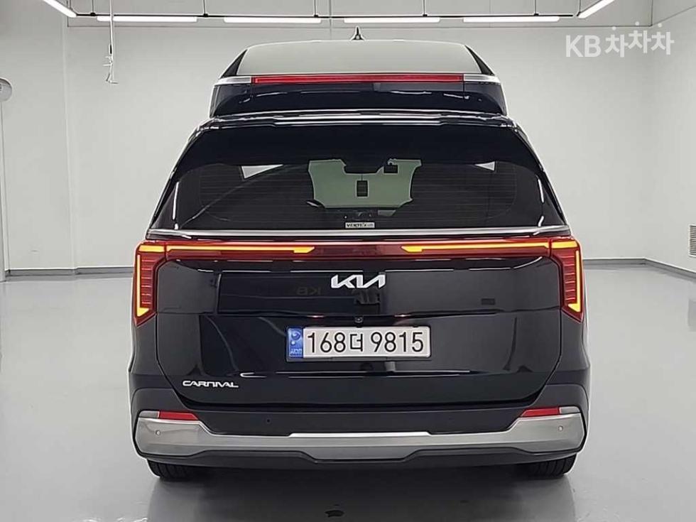 2024 Kia 4 photo