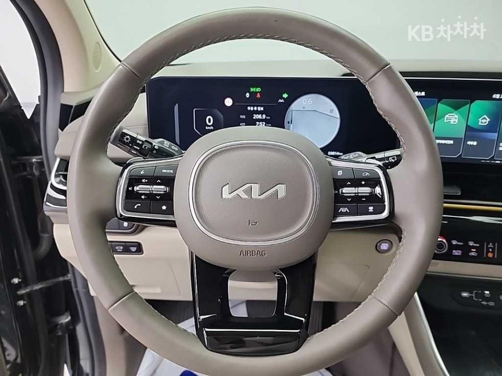 2024 Kia 4 photo