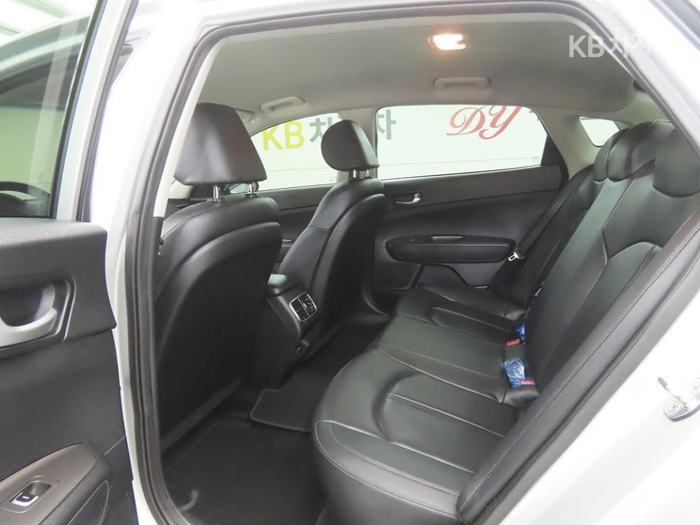 Kia K5 — miniaturë 6