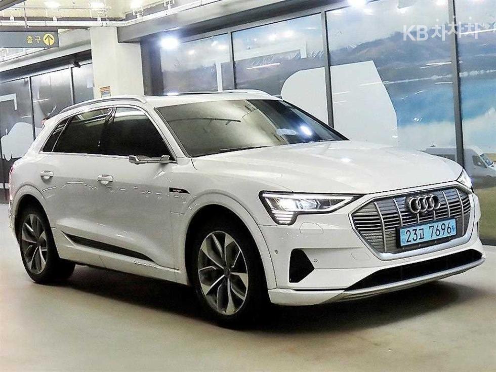 아우디 e-트론 2021년식 아우디 e-tron 55 quattro 기본형