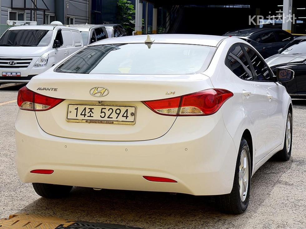 Hyundai Avante — miniaturë 4