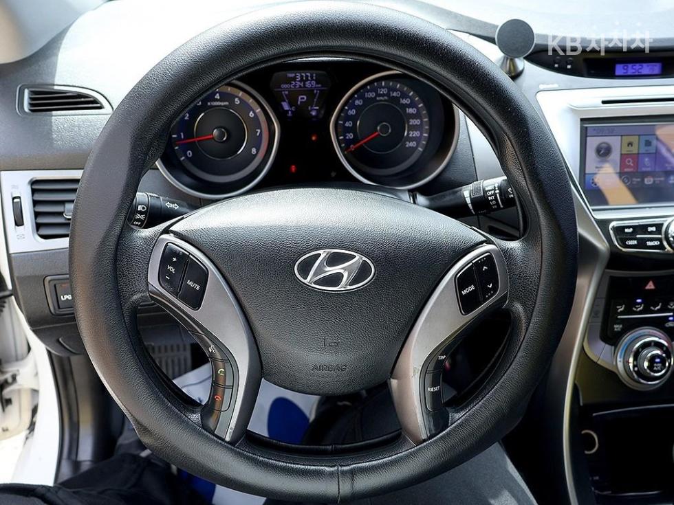 Hyundai Avante — miniaturë 8
