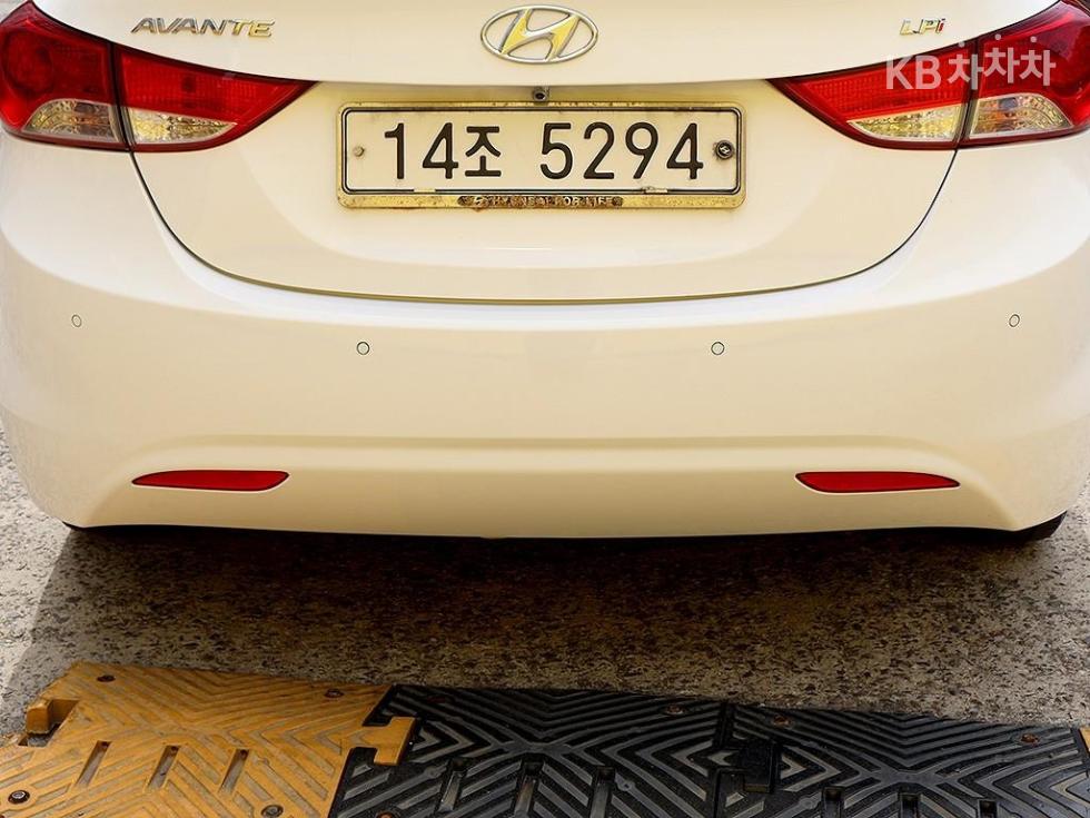 Hyundai Avante — miniaturë 17