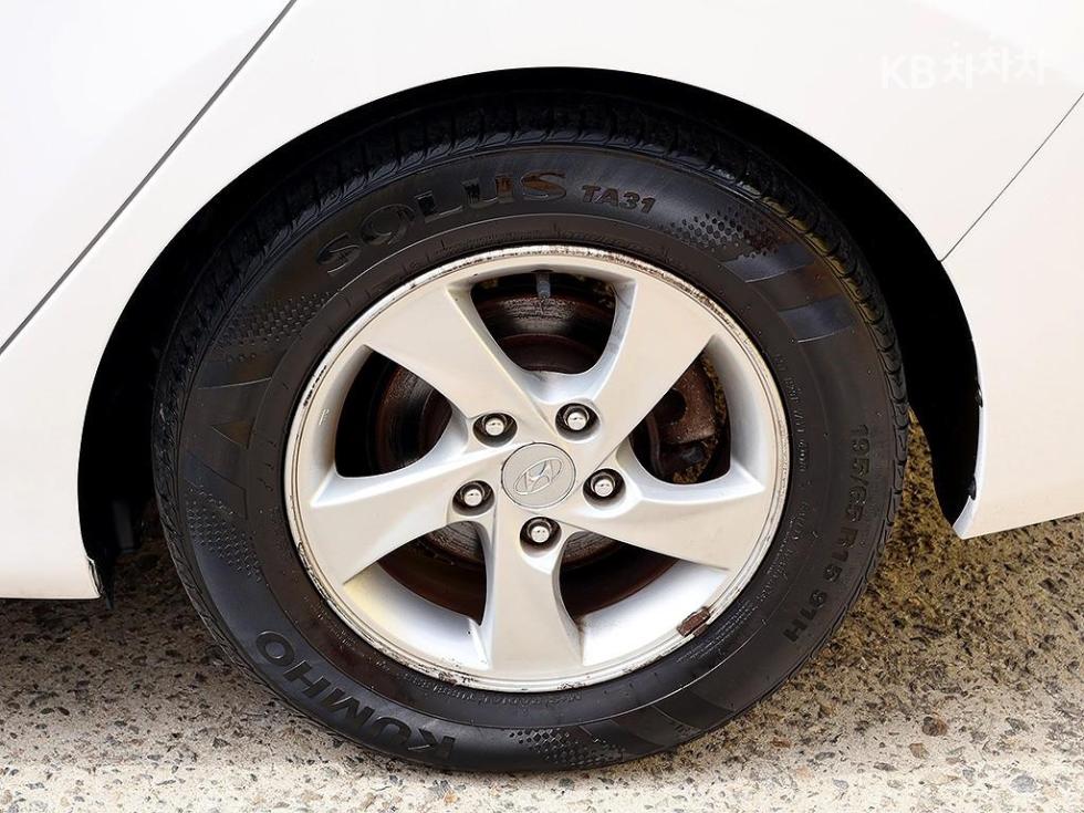 Hyundai Avante — miniaturë 18