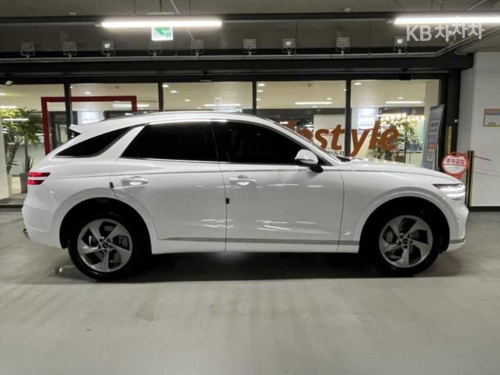 2026 Genesis GV70 photo