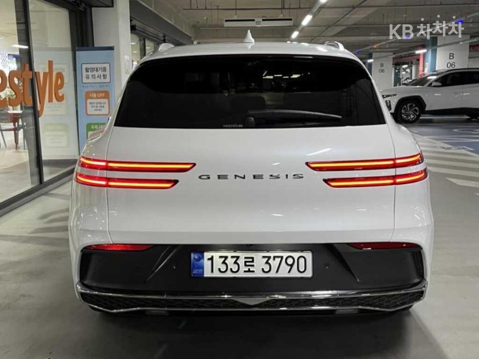 2026 Genesis GV70 photo