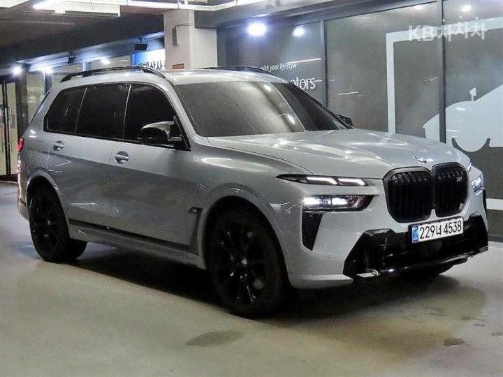 BMW X7 M60i xDrive — foto 1
