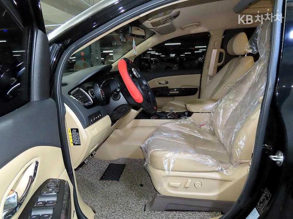 Kia Carnival — miniaturë 6