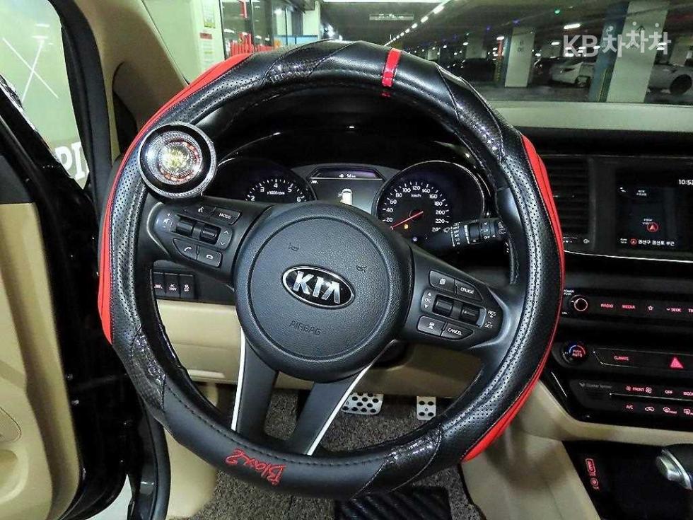 Kia Carnival — miniaturë 8