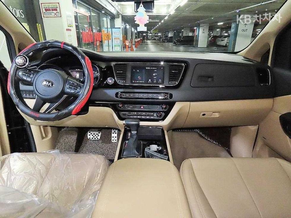 Kia Carnival — miniaturë 10