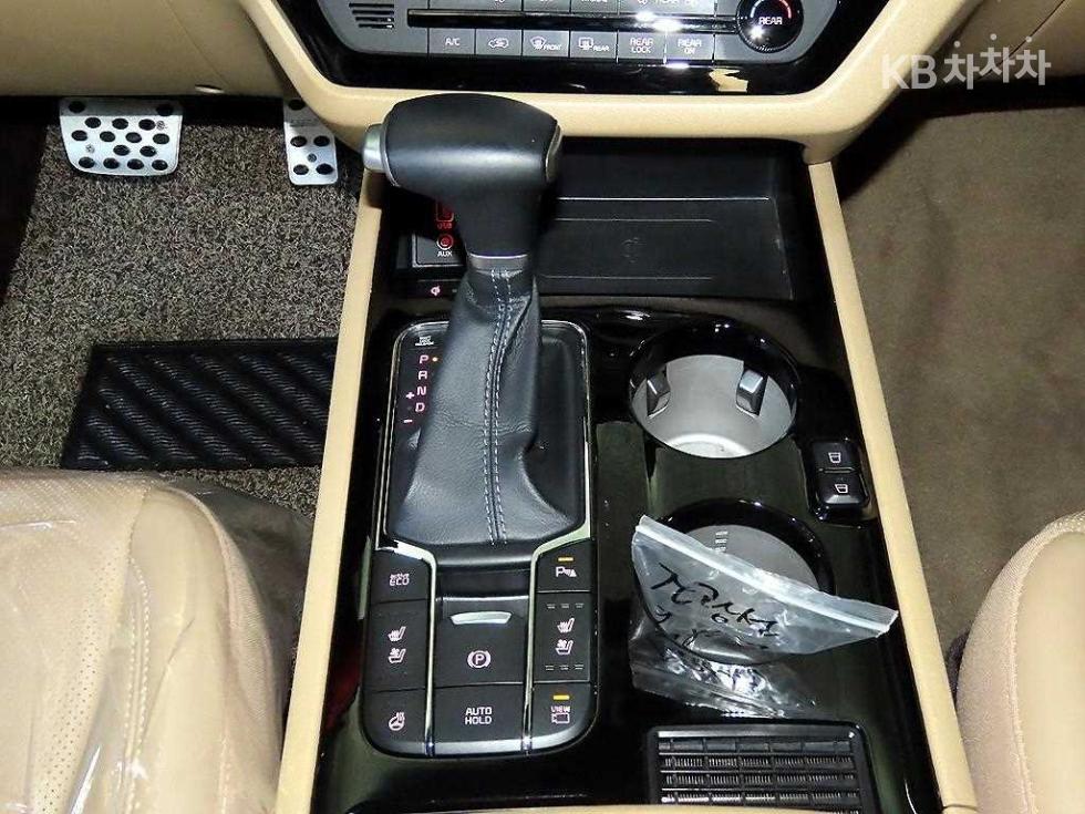 Kia Carnival — miniaturë 12