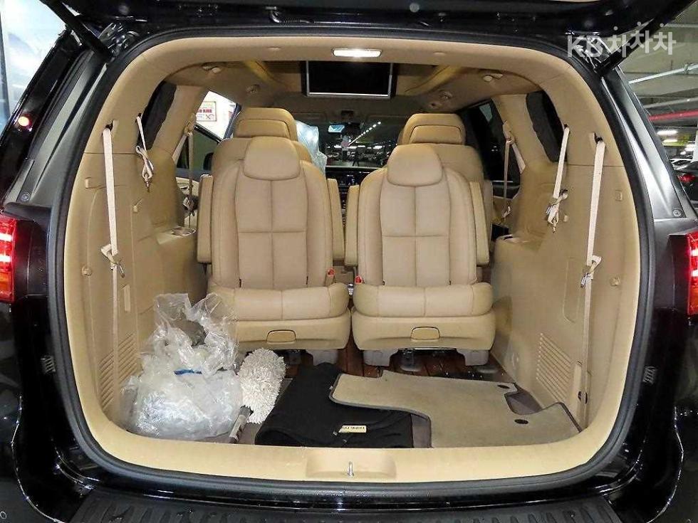 Kia Carnival — miniaturë 15