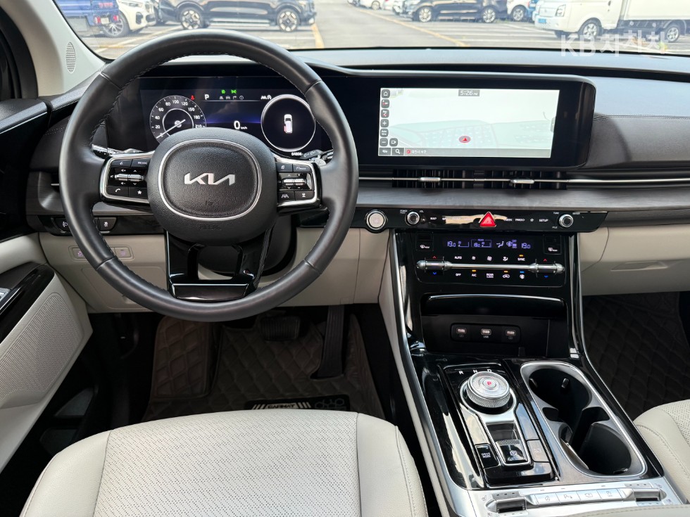 Kia Carnival — miniaturë 7