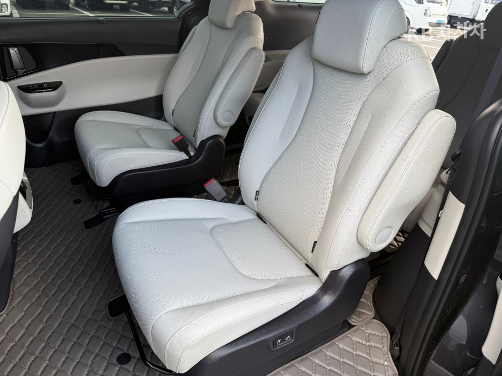 Kia Carnival — miniaturë 11