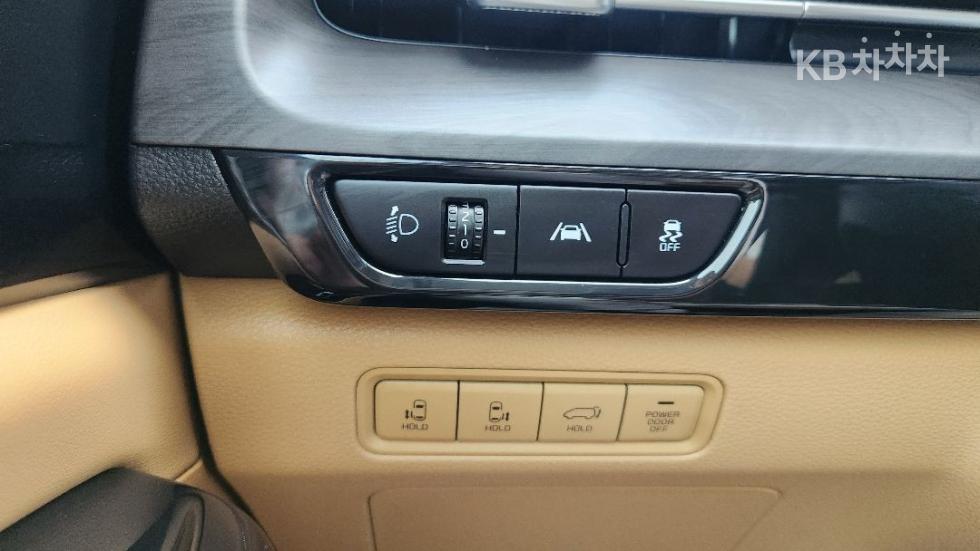 Kia Carnival — miniaturë 8