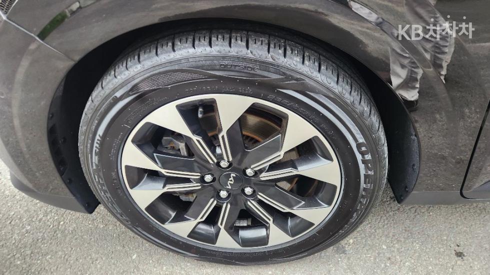 Kia Carnival — miniaturë 11