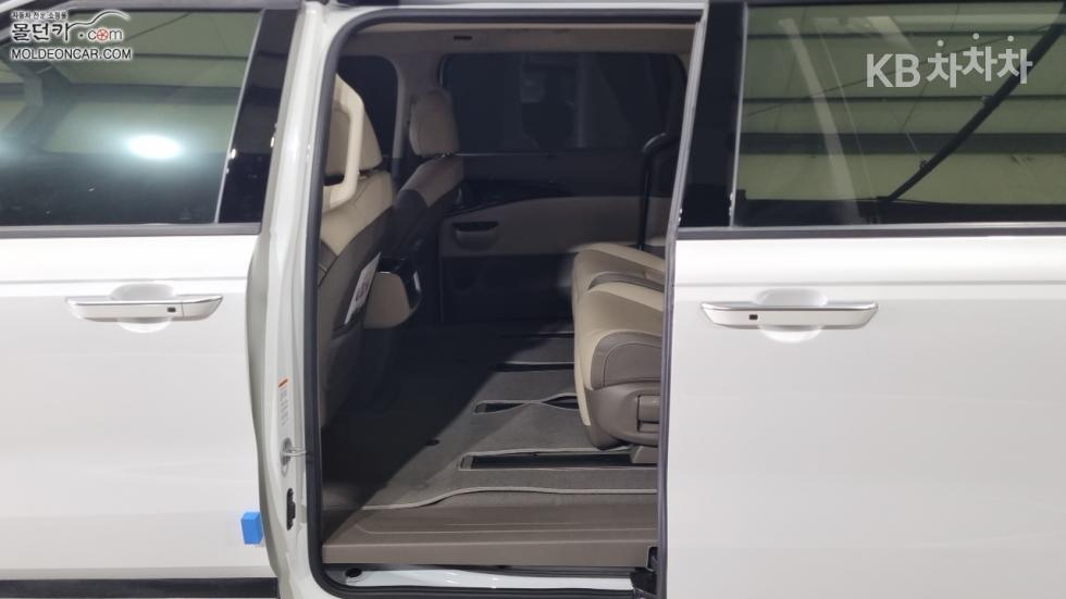 Kia Carnival — miniaturë 10