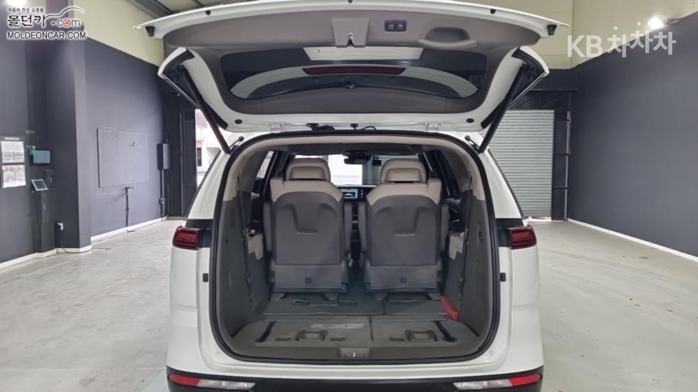 Kia Carnival — miniaturë 18