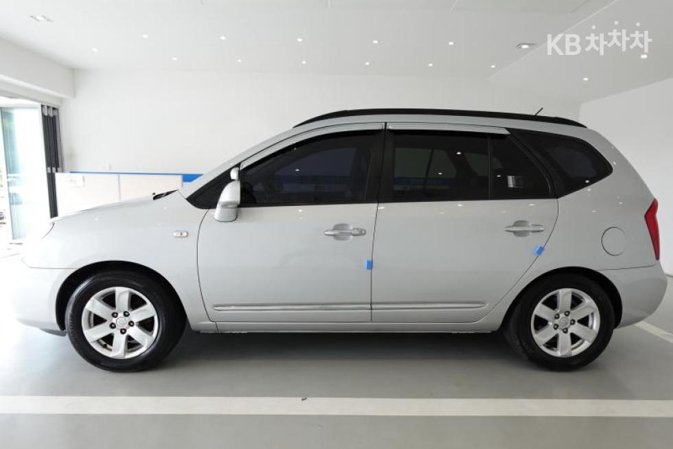 Kia Carens — miniaturë 3