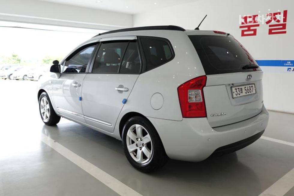 Kia Carens — miniaturë 4