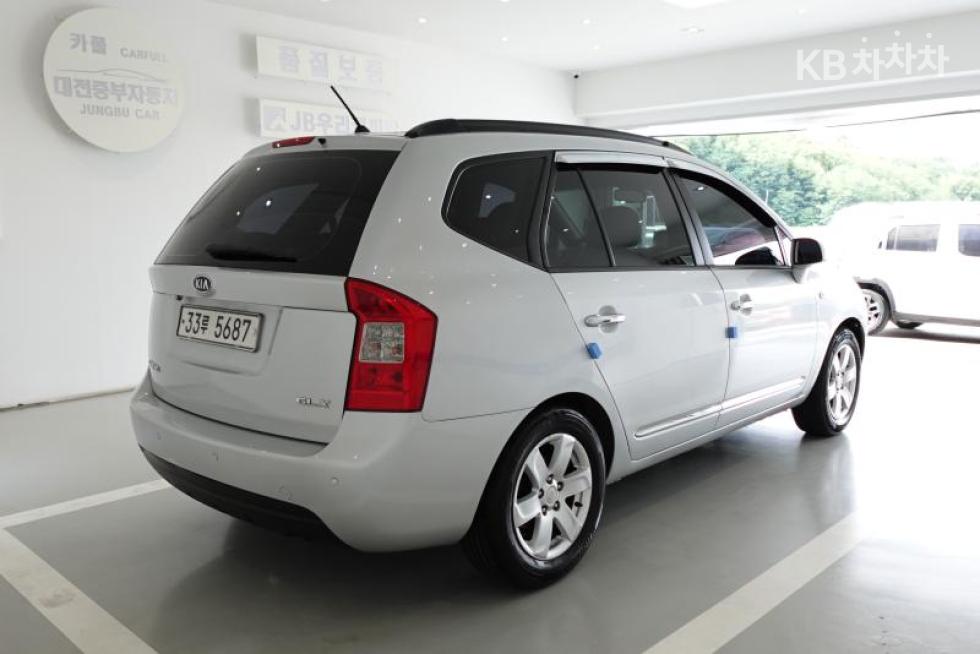 Kia Carens — miniaturë 6