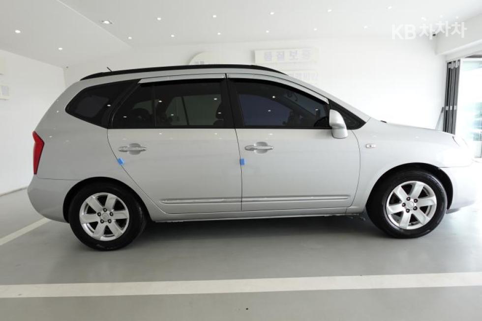 Kia Carens — miniaturë 7