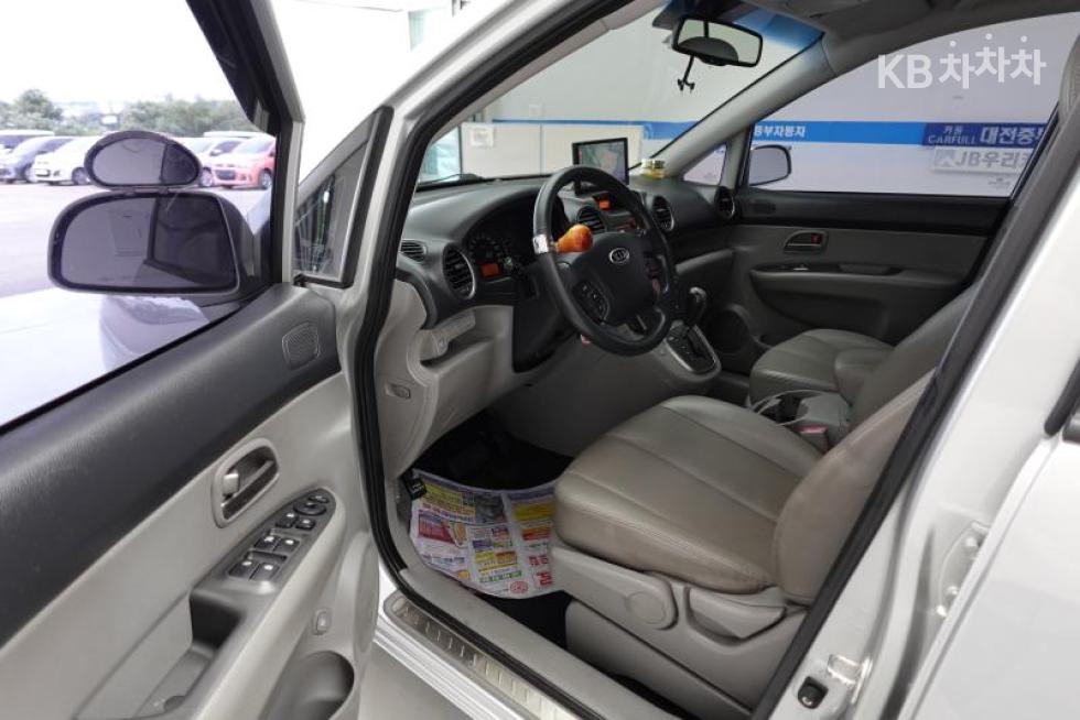 Kia Carens — miniaturë 10
