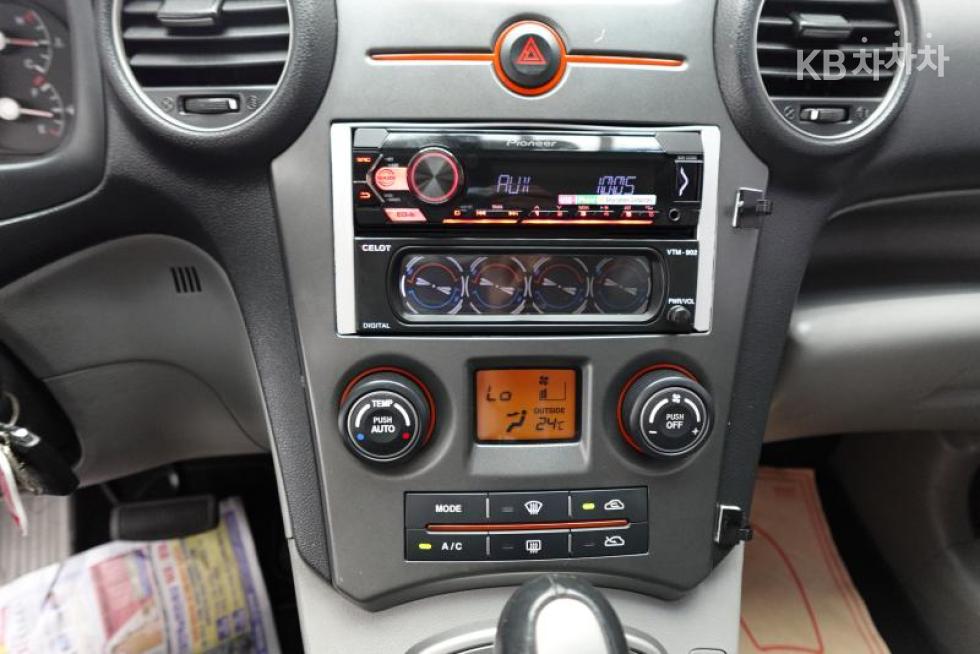 Kia Carens — miniaturë 12