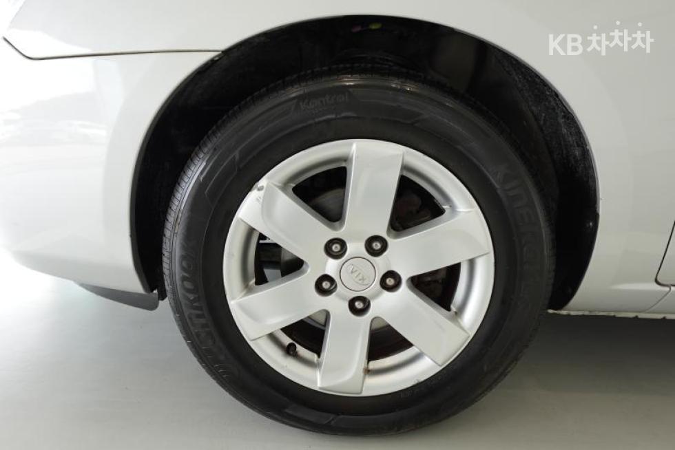 Kia Carens — miniaturë 23