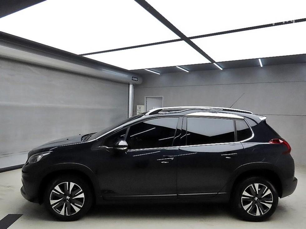 2017 Peugeot 2008 1 photo