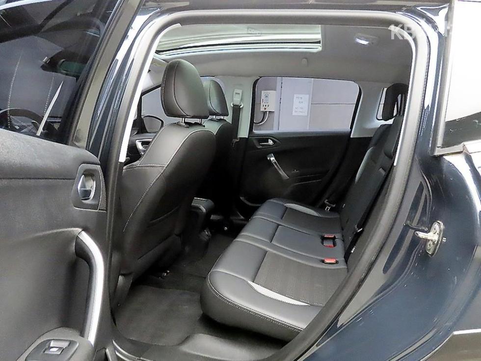 2017 Peugeot 2008 1 photo