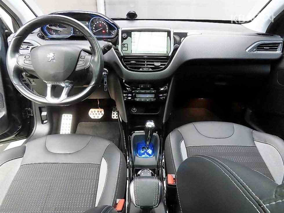 2017 Peugeot 2008 1 photo