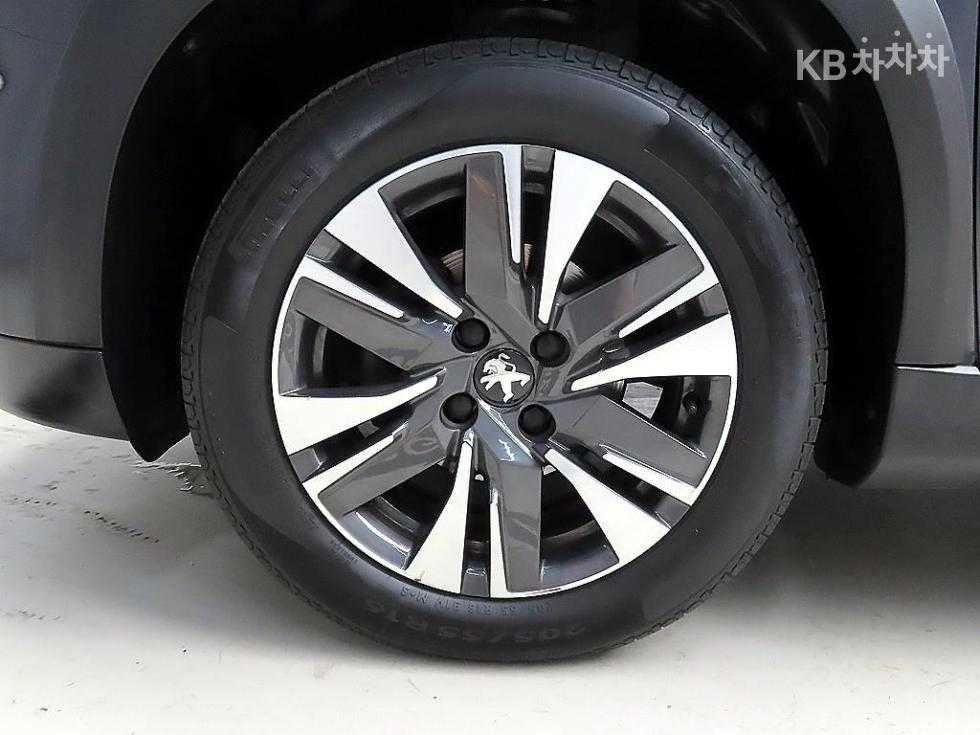 2017 Peugeot 2008 1 photo