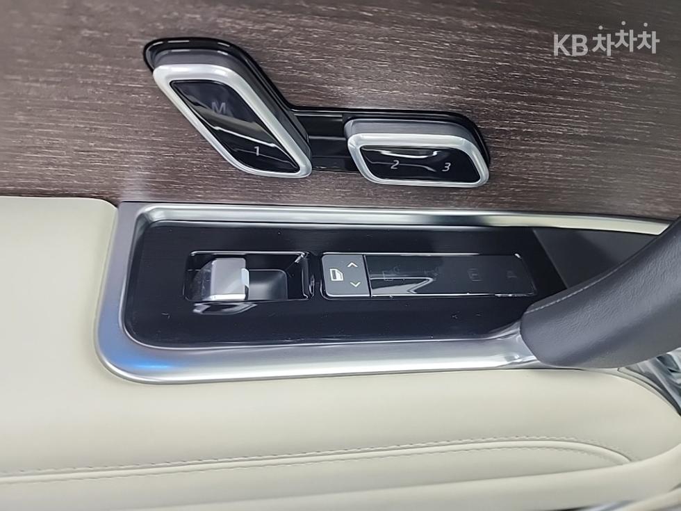 Land Rover Range Rover — miniaturë 15