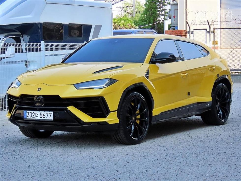 Lamborghini Urus — miniaturë 2