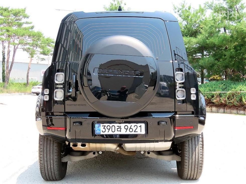 Land Rover Defender — miniaturë 4