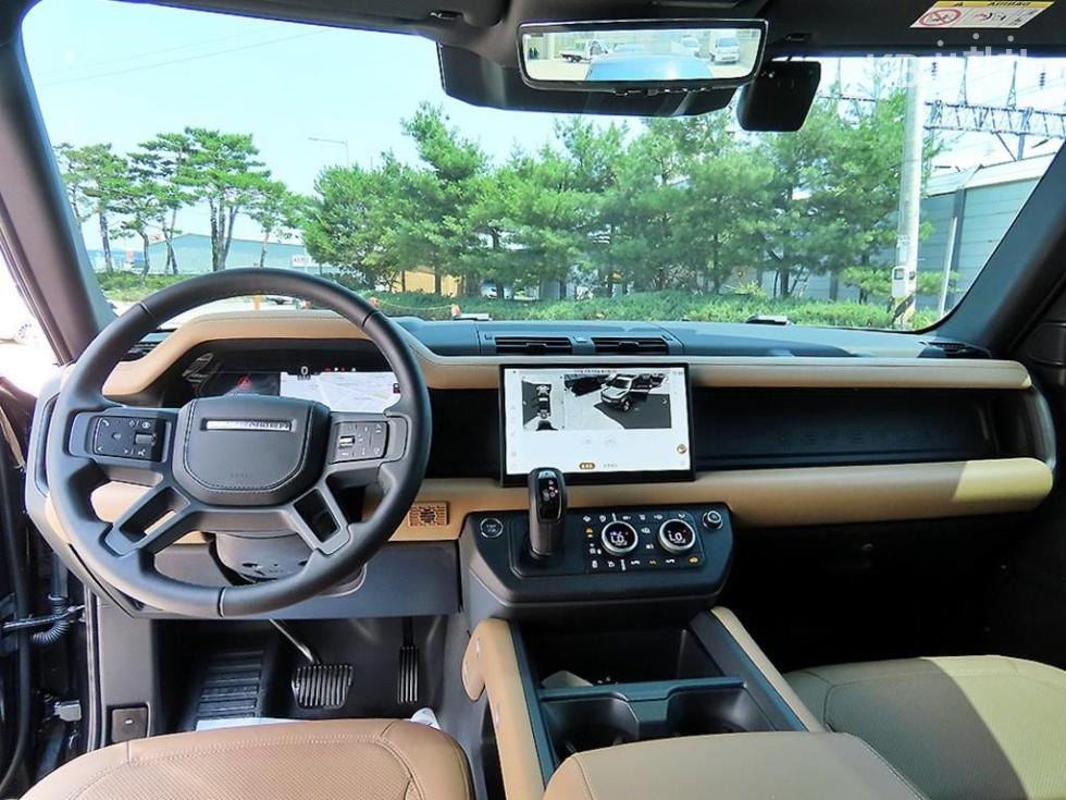 Land Rover Defender — miniaturë 7