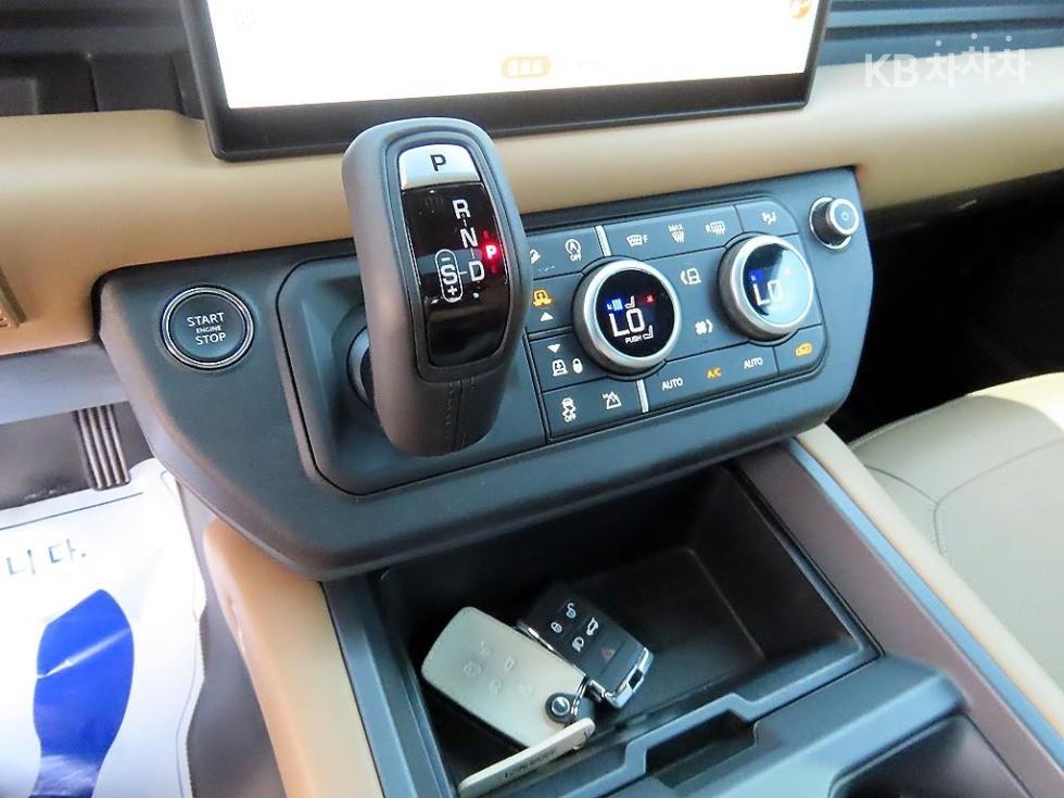 Land Rover Defender — miniaturë 11