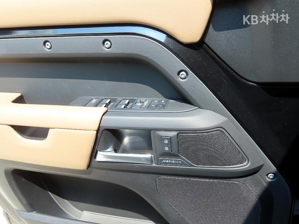 Land Rover Defender — miniaturë 12
