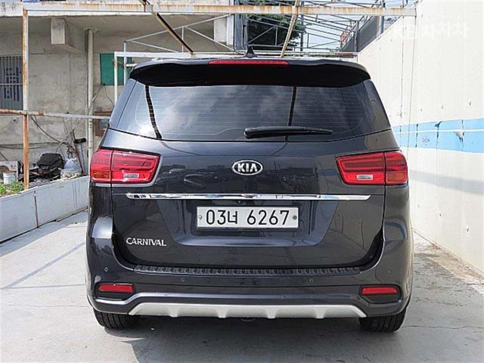 Kia Carnival — miniaturë 3