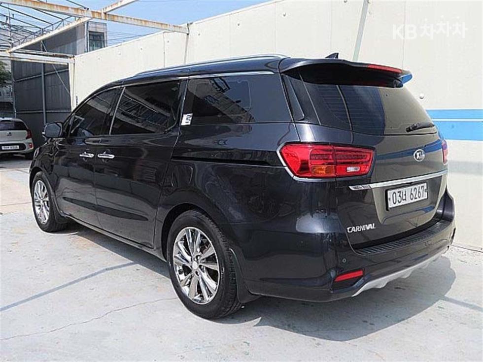 Kia Carnival — miniaturë 4