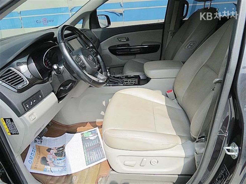 Kia Carnival — miniaturë 6
