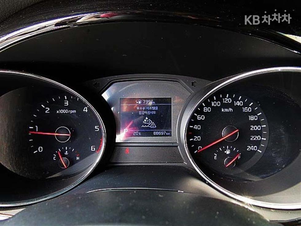 Kia Carnival — miniaturë 9